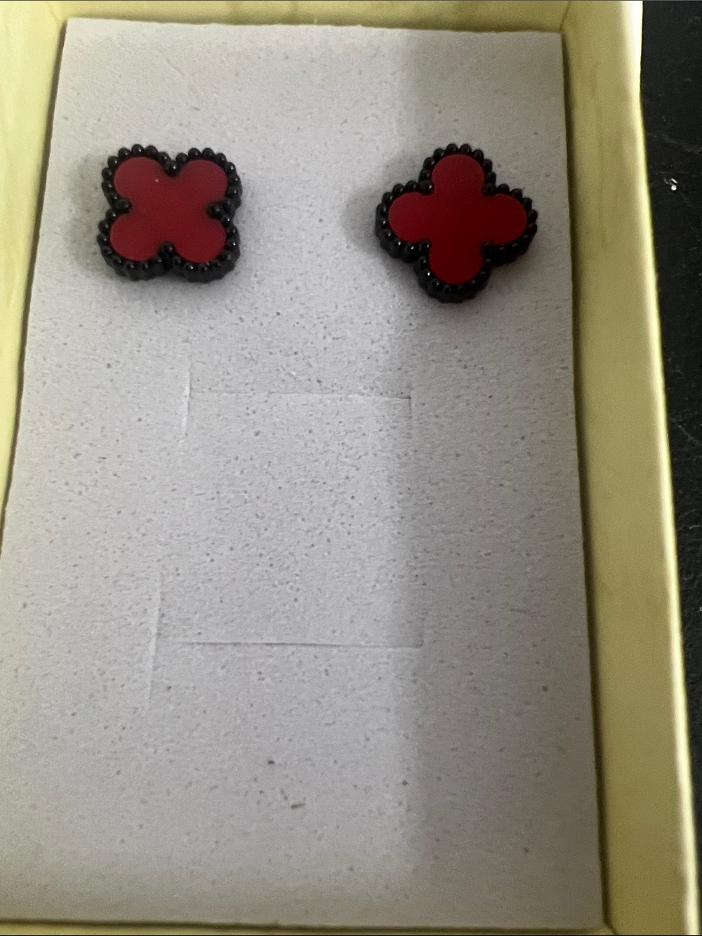 Women's Red Clover Necklace, Bracelet and Stud Earrings Set in red & black - Picture 5 of 7